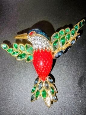 1990s Nolan Miller Crystal Hummingbird Brooch 2.5" × 2.5"